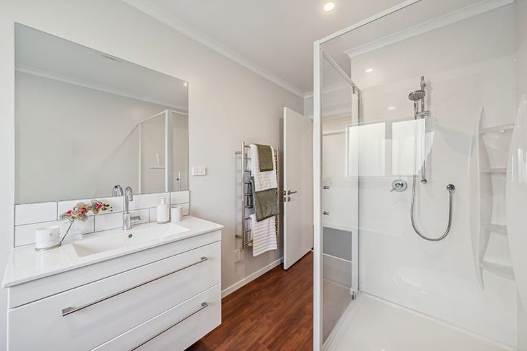 Photo of property in 12 Grumman Lane, Newlands, Wellington, 6037