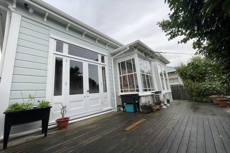 Photo of property in 16 Lawrence Street, Newtown, Wellington, 6021
