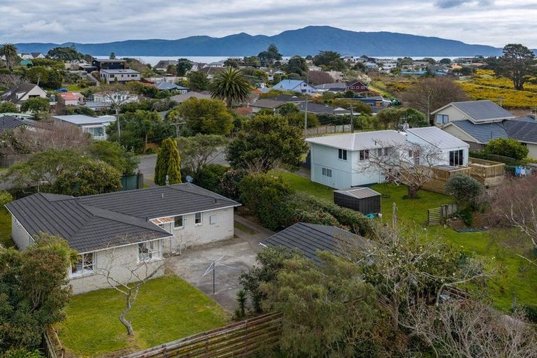 Photo of property in 120 Alexander Road, Raumati Beach, Paraparaumu, 5032