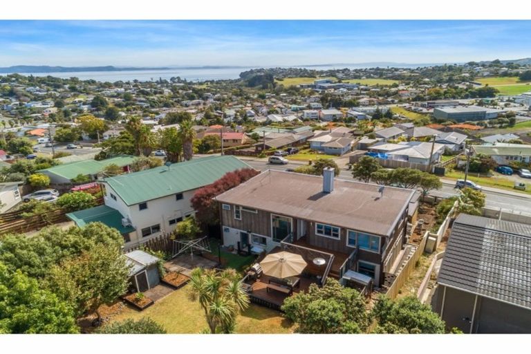 Photo of property in 10 Rishworth Avenue, Stanmore Bay, Whangaparaoa, 0932