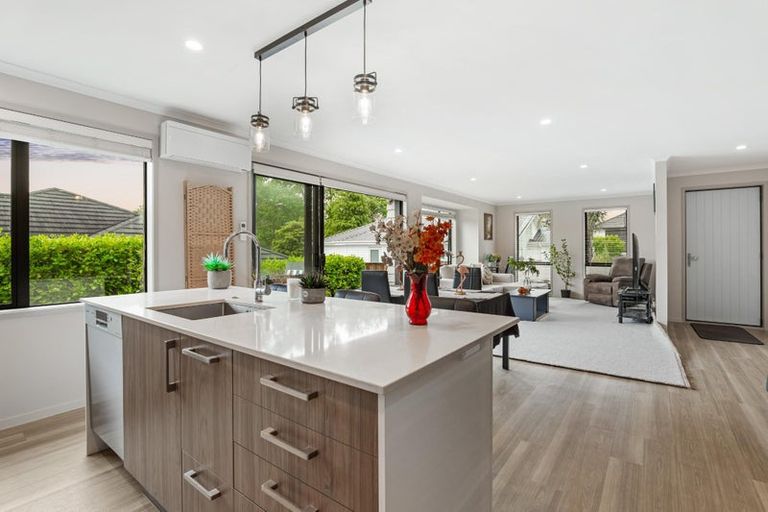 Photo of property in 8 Grenache Way, Kumeu, 0810