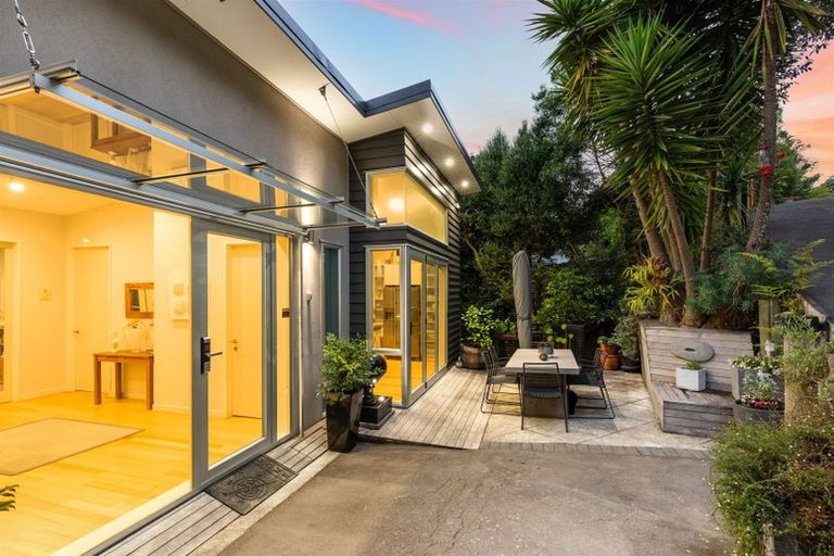 Photo of property in 42 Kiriwai Road, Paremata, Porirua, 5024