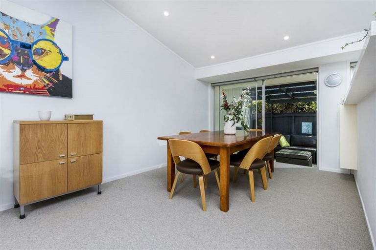 Photo of property in 2/64 Seaview Road, Castor Bay, Auckland, 0620