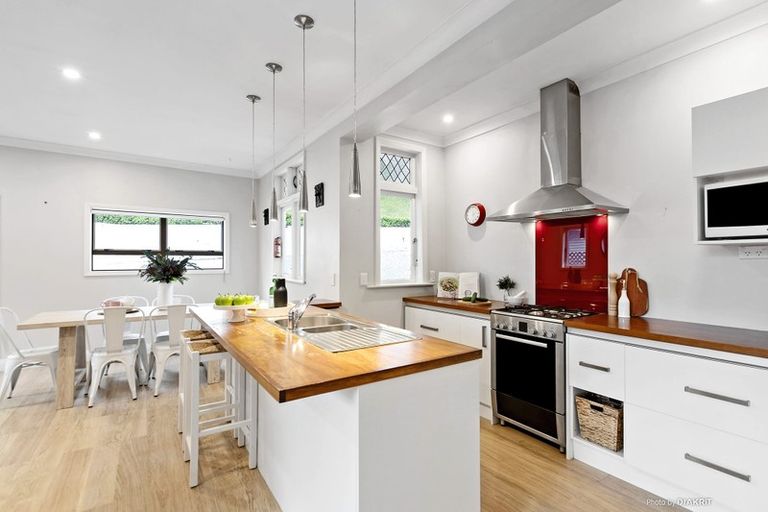 Photo of property in 16 Hudson Street, Island Bay, Wellington, 6023