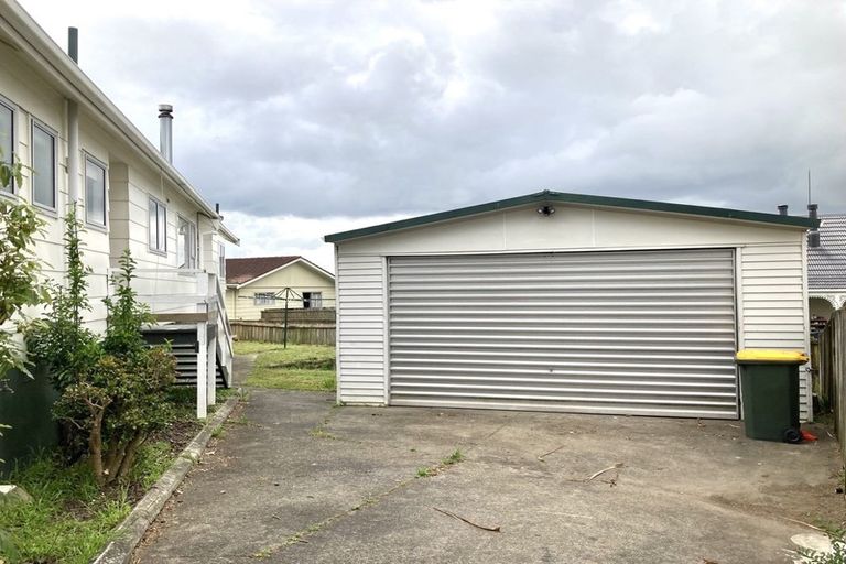 Photo of property in 67 Nui Mana Place, Te Atatu South, Auckland, 0610