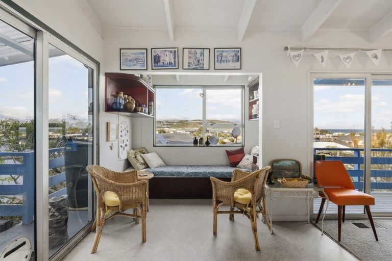 Photo of property in 140a Queens Drive, Lyall Bay, Wellington, 6022