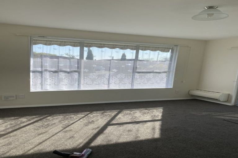 Photo of property in 1/10 Valecrest Avenue, Parklands, Christchurch, 8083