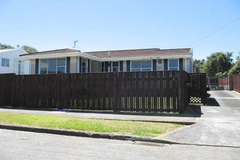 Photo of property in 4 Mawhare Street, Titahi Bay, Porirua, 5022