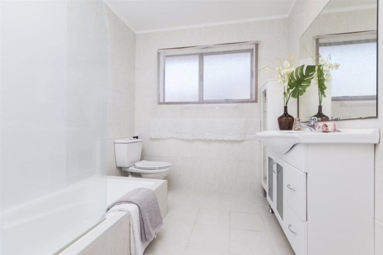 Photo of property in 1/3 Sarah Place, Farm Cove, Auckland, 2012