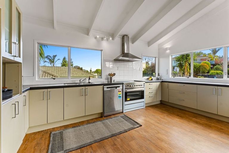 Photo of property in 8 Widmore Drive, Massey, Auckland, 0614