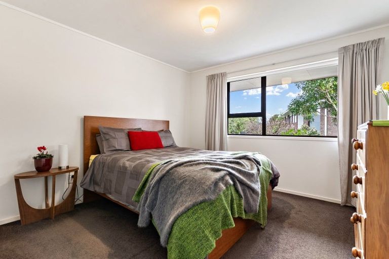 Photo of property in 2/6 Annette Avenue, Te Atatu South, Auckland, 0610