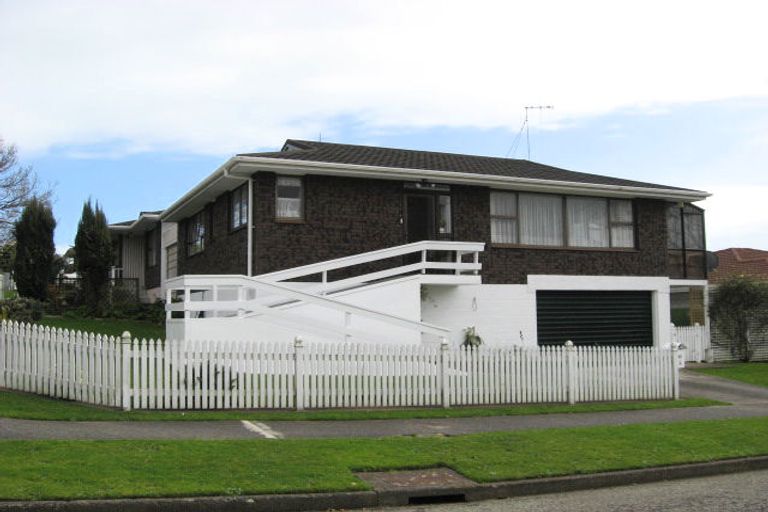 Photo of property in 25 Churchill Street, Levin, 5510