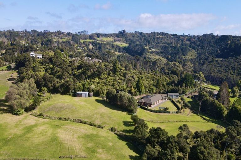 Photo of property in 58 Arrowsmith Road, Waitakere, Henderson, 0782