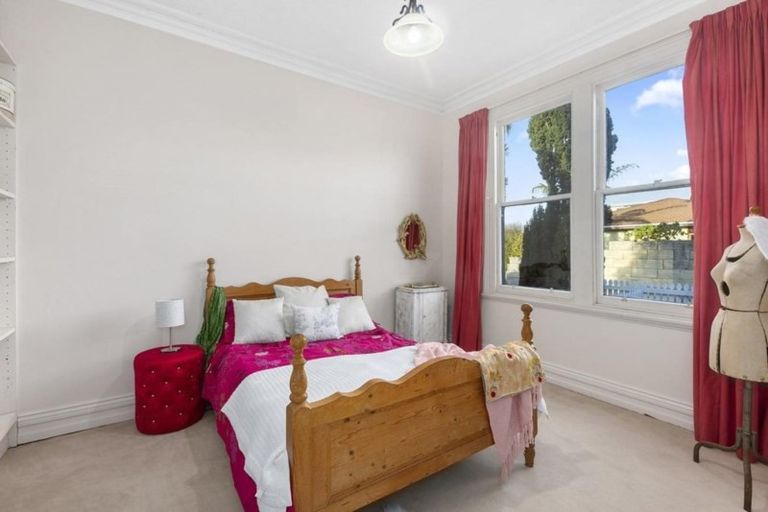 Photo of property in 35 Brownville Crescent, Maori Hill, Dunedin, 9010