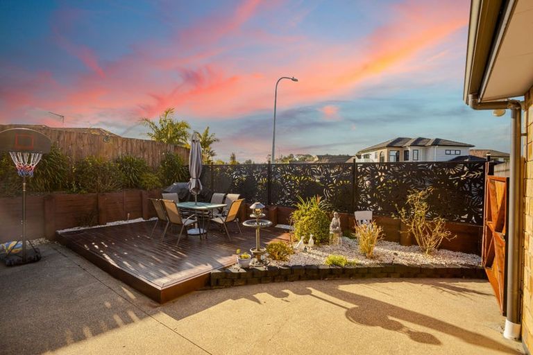 Photo of property in 21 Bradnor Meadows Drive, Swanson, Auckland, 0612