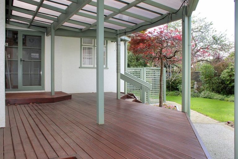 Photo of property in 12 Saint Albans Avenue, Hokowhitu, Palmerston North, 4410