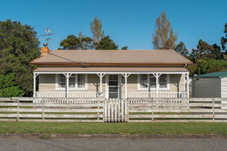 Photo of property in 30 Johnston Street, Featherston, 5710