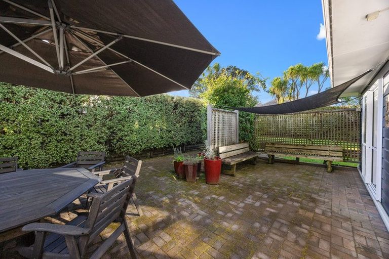 Photo of property in 15 Glucina Avenue, West Harbour, Auckland, 0618