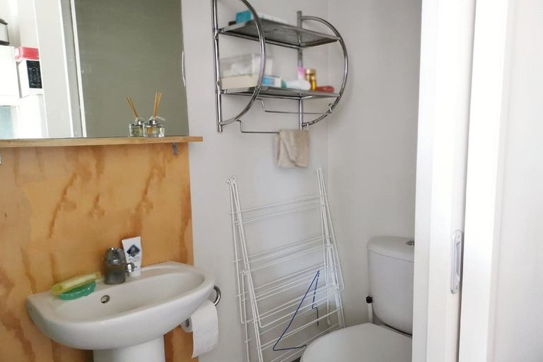 Photo of property in Urbane Apartments, 7/29 Webb Street, Mount Cook, Wellington, 6011