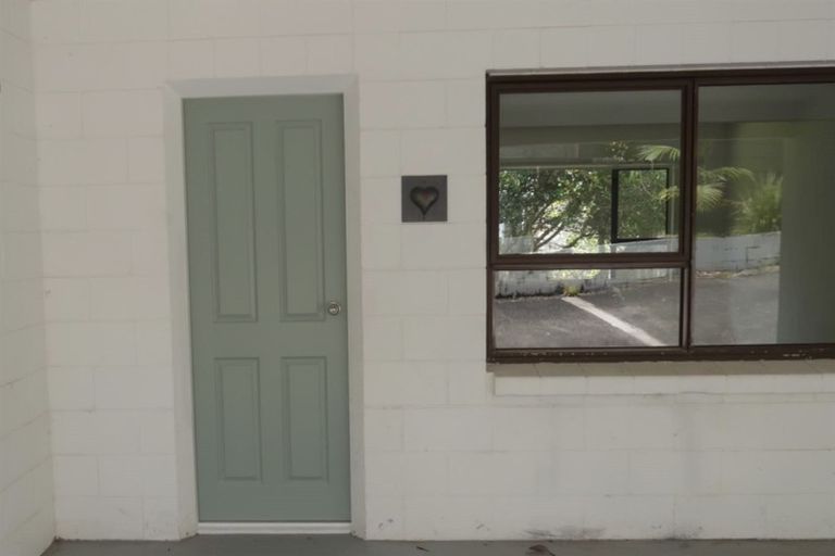 Photo of property in 2/2 Flavia Close, Torbay, Auckland, 0630