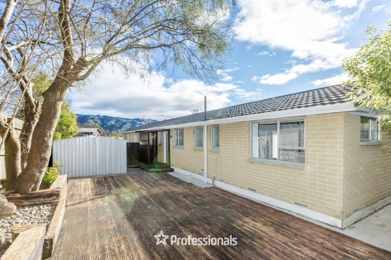 Photo of property in 7 Garth Lane, Maoribank, Upper Hutt, 5018