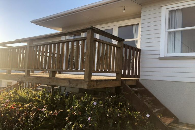 Photo of property in 1/33 Roberts Road, Glenfield, Auckland, 0629