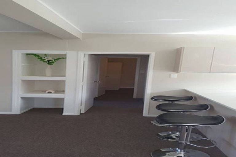 Photo of property in 1/212 Sunnynook Road, Totara Vale, Auckland, 0627