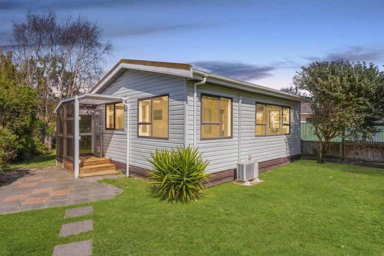 Photo of property in 22 Atarau Grove, Paraparaumu, 5032