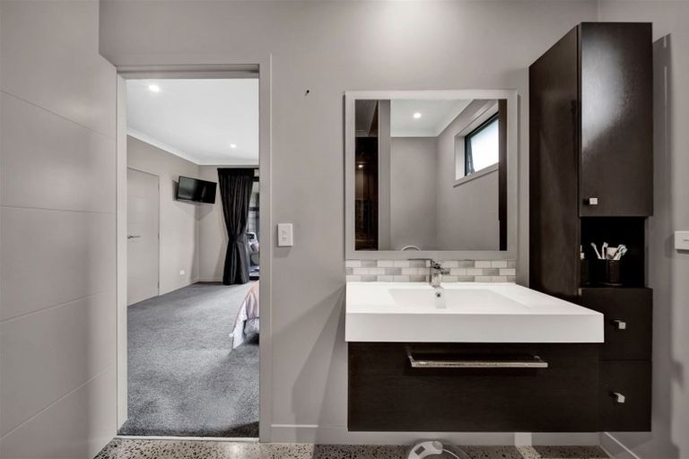 Photo of property in 15 Wentworth Lane, Waiwhakaiho, New Plymouth, 4312