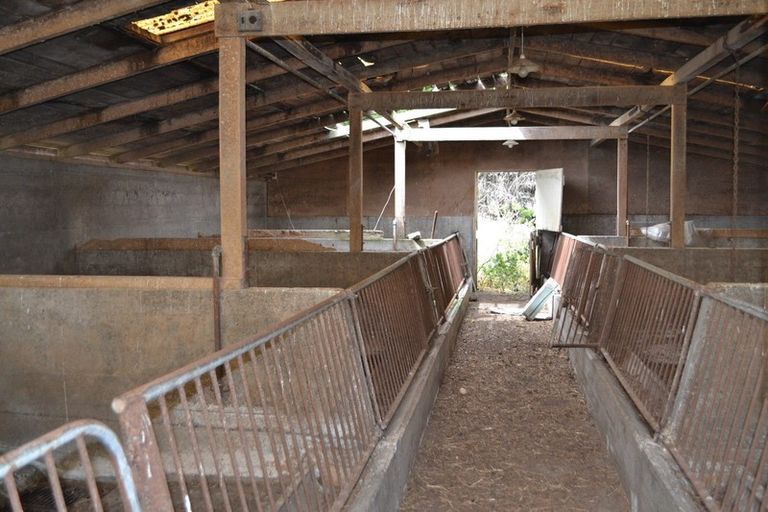 Photo of property in 1398 Main Road North, Waikuku, 7691