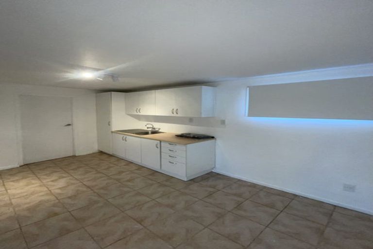 Photo of property in 2 Glenmore Road, Sunnyhills, Auckland, 2010