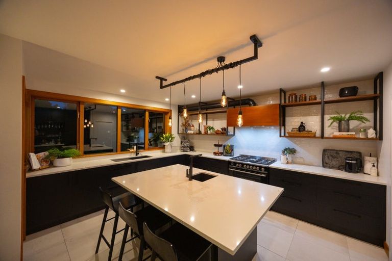 Photo of property in 45 The Strand, Fitzherbert, Palmerston North, 4410