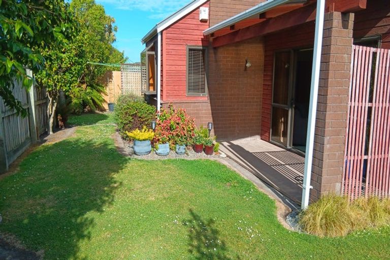 Photo of property in 4 Aztec Place, Redwood, Christchurch, 8051