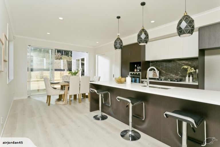 Photo of property in 12 Barrique Road, Kumeu, 0810