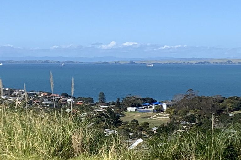 Photo of property in 521 East Coast Road, Murrays Bay, Auckland, 0630