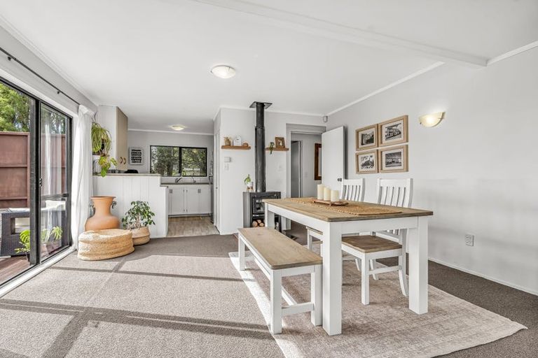 Photo of property in 6 Rautawhiri Road, Helensville, 0800