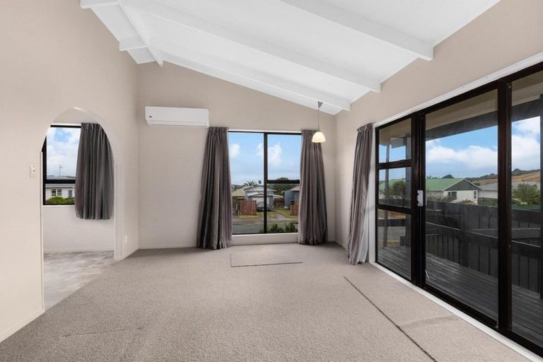 Photo of property in 21 Marne Grove, Waitangirua, Porirua, 5024