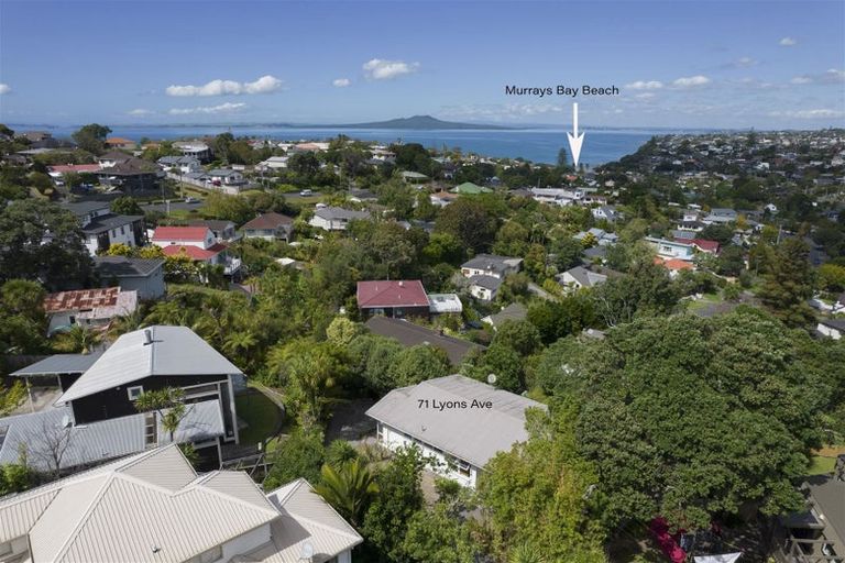 Photo of property in 71 Lyons Avenue, Murrays Bay, Auckland, 0630
