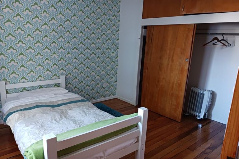 Photo of property in 1/15 Apu Crescent, Lyall Bay, Wellington, 6022