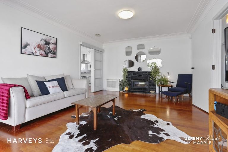 Photo of property in 3 Tauhara Street, Green Bay, Auckland, 0604