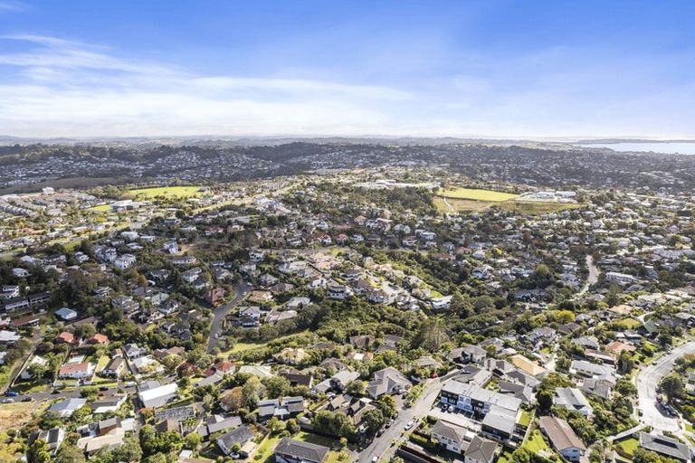 Photo of property in 2/15 Eastwood Rise, Browns Bay, Auckland, 0630