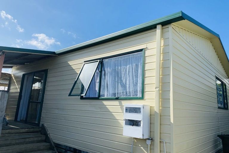 Photo of property in 82 Sykes Road, Weymouth, Auckland, 2103