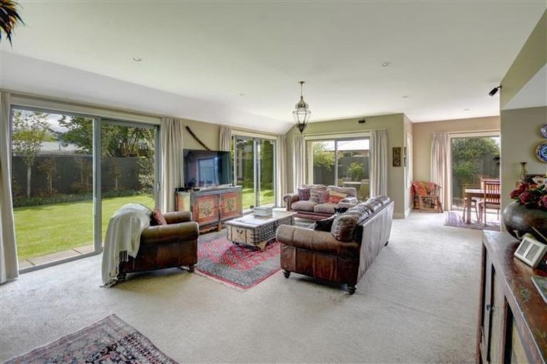 Photo of property in 12 Kura Place, Mosgiel, 9024