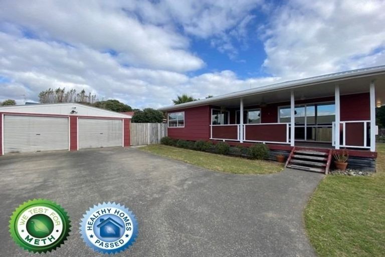 Photo of property in 96 Queens Road, Waikanae Beach, Waikanae, 5036