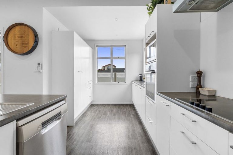 Photo of property in 1 Rainsford Street, Moturoa, New Plymouth, 4310