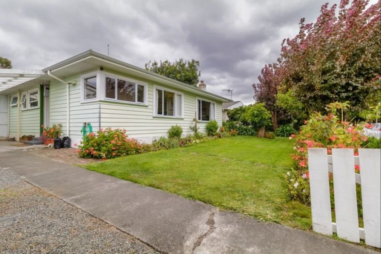 Photo of property in 21 Lipscombe Crescent, Havelock North, 4130