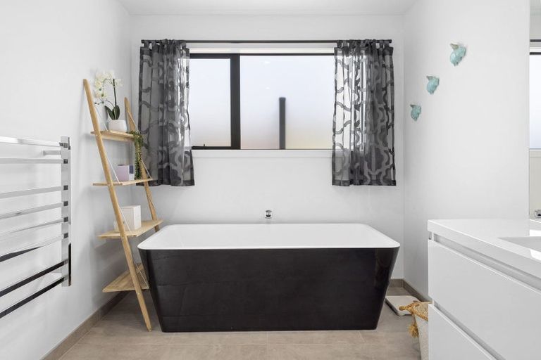 Photo of property in 75 Infinity Drive, Wanaka, 9305