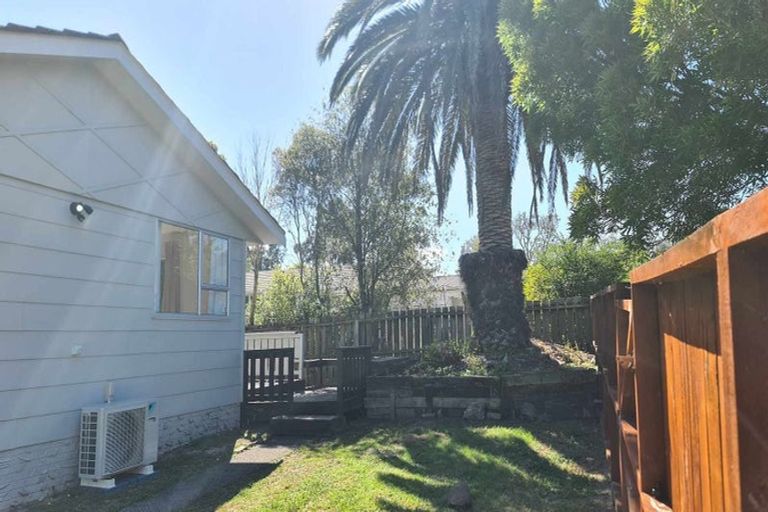 Photo of property in 3 St Margaret Place, West Harbour, Auckland, 0618