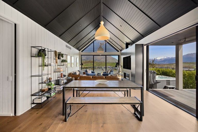 Photo of property in 17 Falconer Rise, Jacks Point, Queenstown, 9371