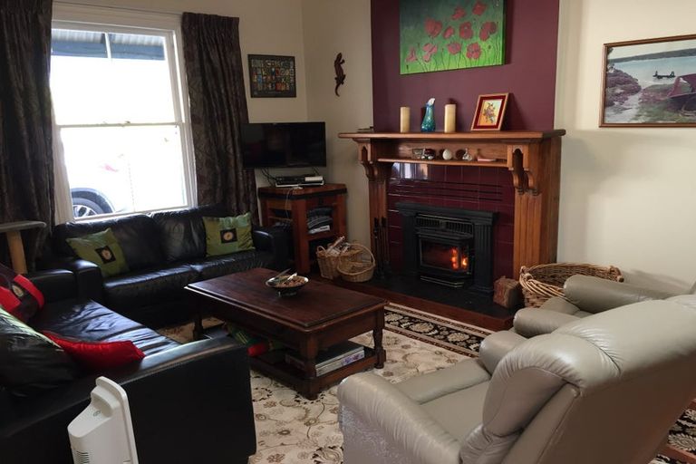 Photo of property in 35 Dublin Street, Martinborough, 5711